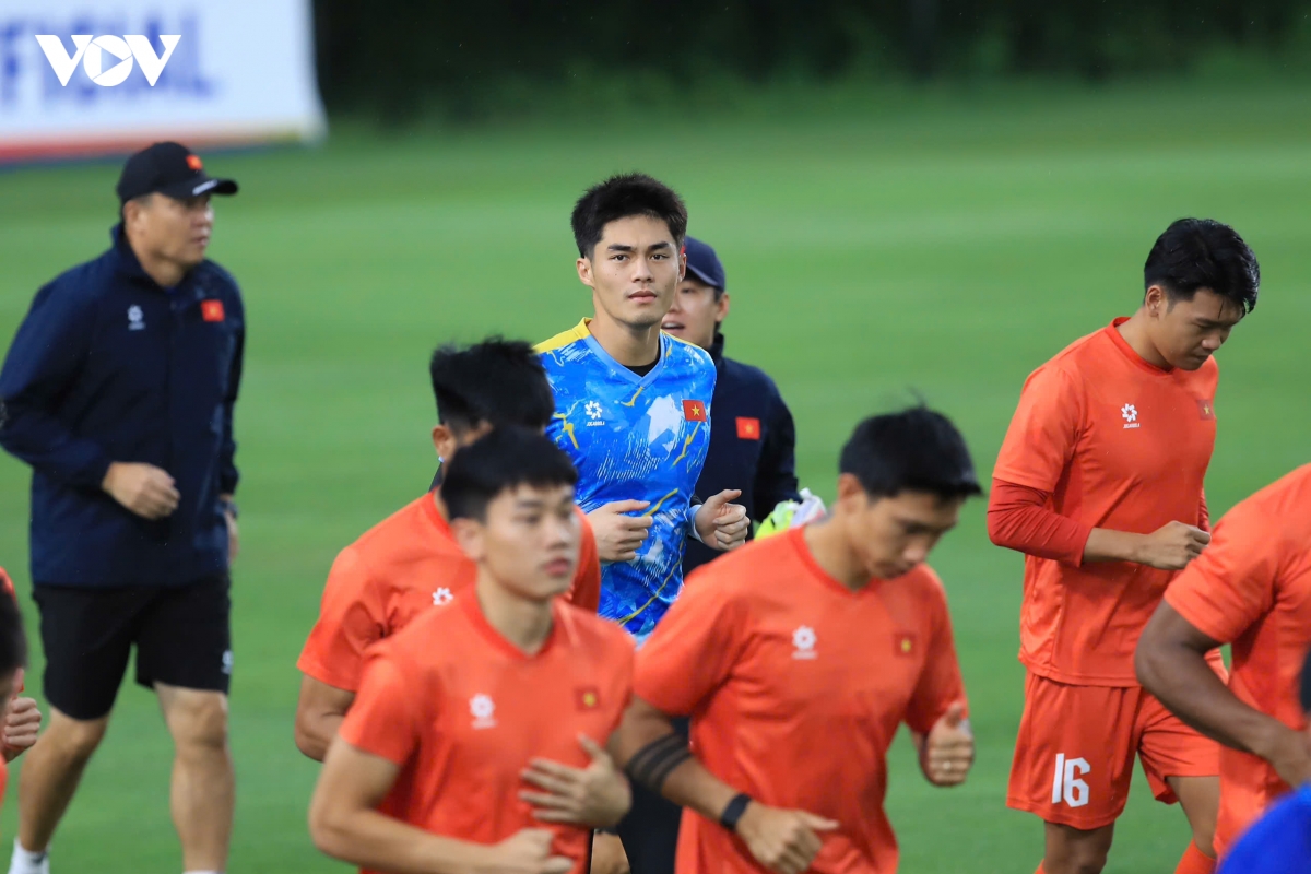 Dt viet nam bat ngo vang dan sao nhap tich o buoi tap truoc tran dau voi campuchia hinh anh 6