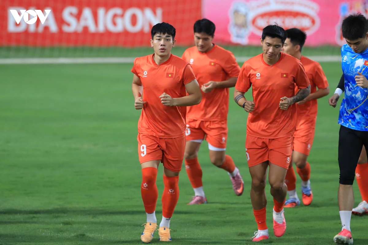 Dt viet nam bat ngo vang dan sao nhap tich o buoi tap truoc tran dau voi campuchia hinh anh 7