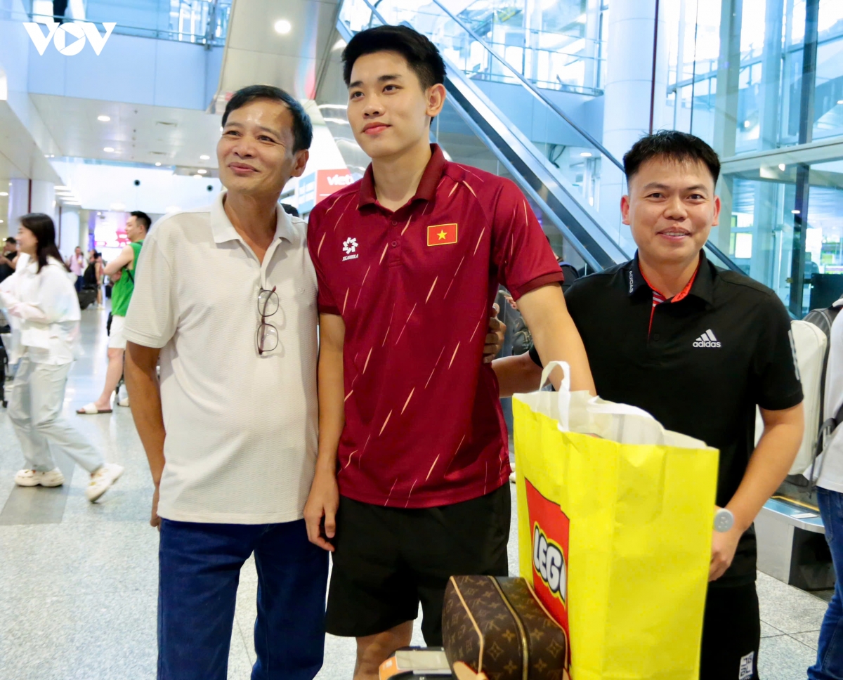 Dt viet nam ve toi ha noi, xuan son moi tay ky tang nguoi ham mo o san bay hinh anh 2
