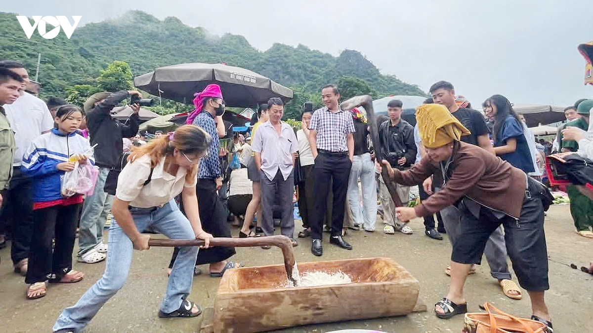 ron rang cho phien tet Doc lap o muoi noi, son la hinh anh 8