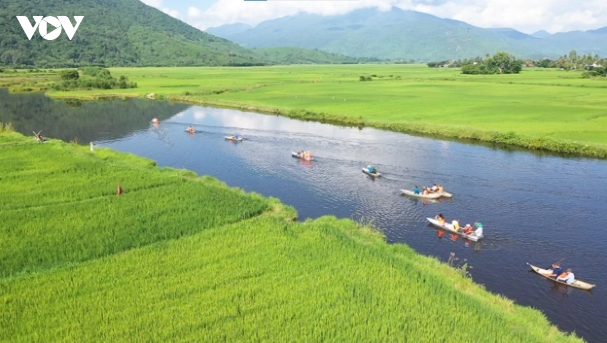 du lich Dak lak kham pha ve dep nguyen so khu rung ngap nuoc hoa thinh hinh anh 1