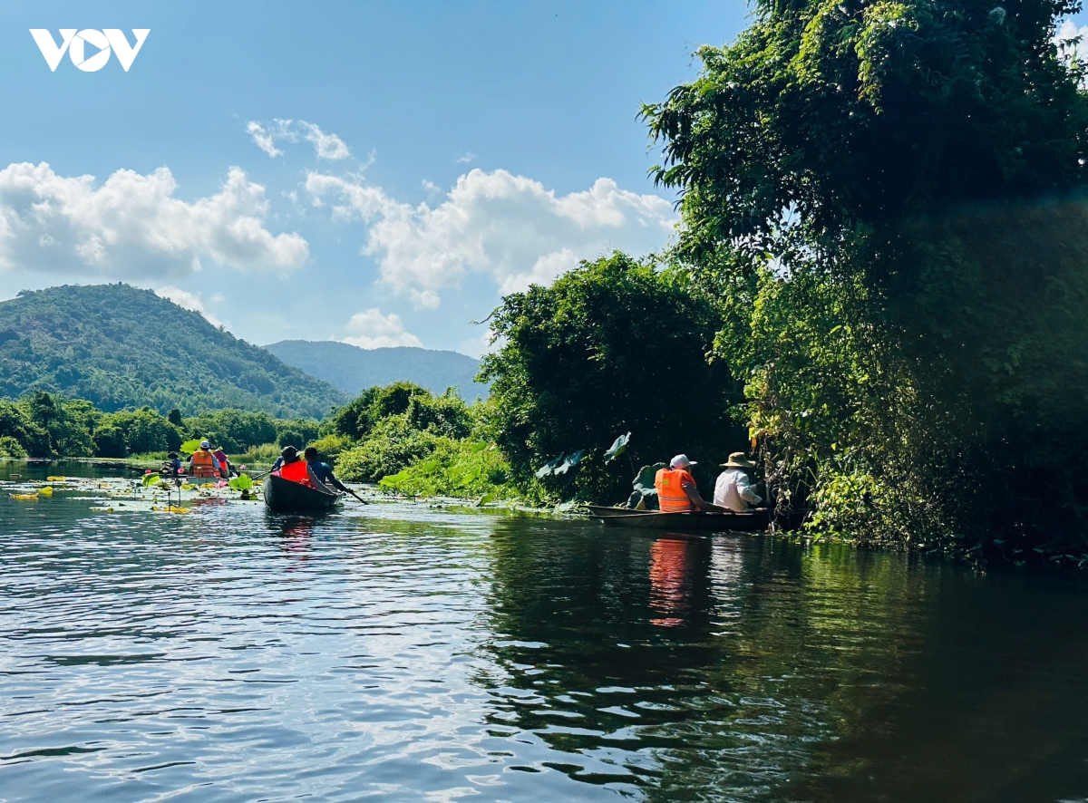 du lich Dak lak kham pha ve dep nguyen so khu rung ngap nuoc hoa thinh hinh anh 6
