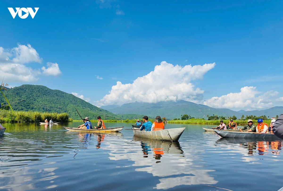 du lich Dak lak kham pha ve dep nguyen so khu rung ngap nuoc hoa thinh hinh anh 2