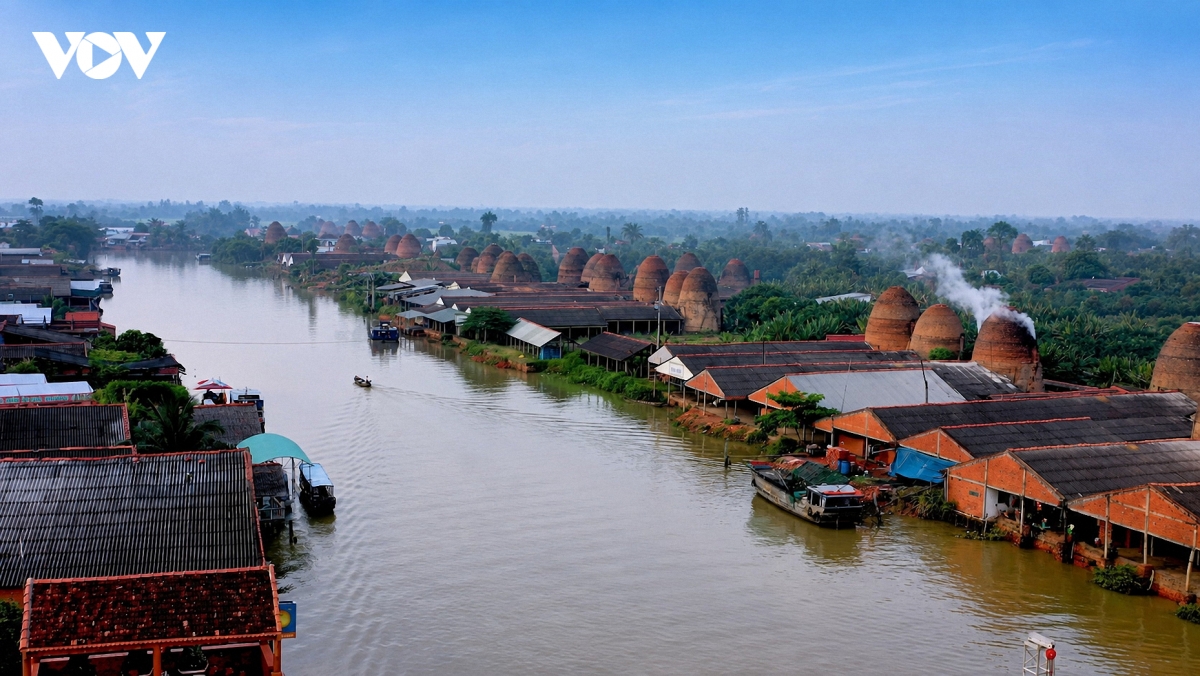 noi da tang truong, du lich vinh long hap dan khach quoc te hinh anh 2