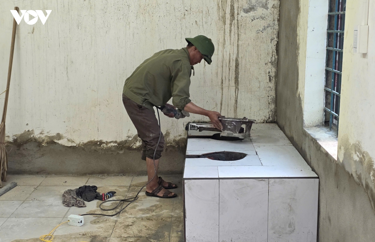 muong than khan truong don dep, sua chua truong lop don hoc sinh sau lu hinh anh 6