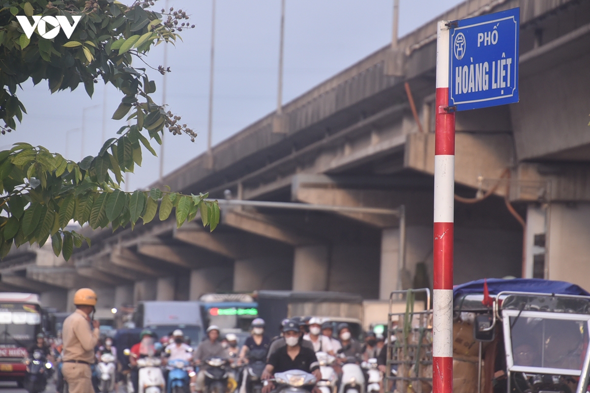 vanh dai 3 tren cao dong nghet, csgt phan luong vao lan khan cap hinh anh 8