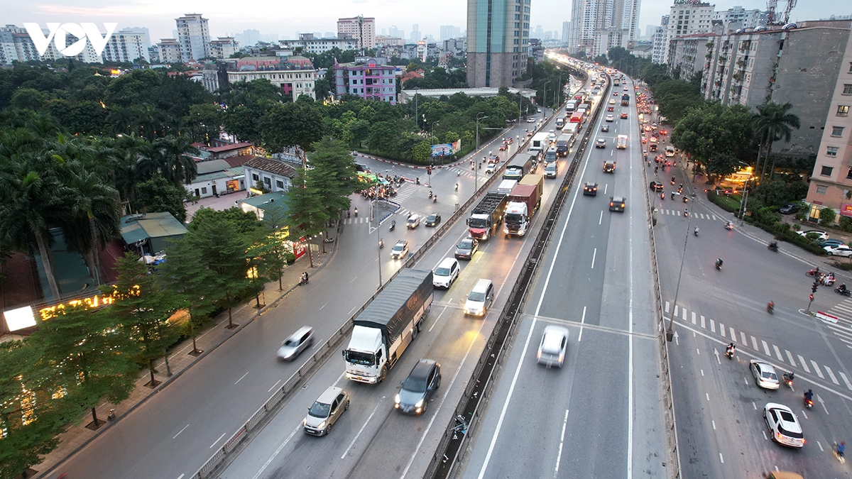 vanh dai 3 tren cao dong nghet, csgt phan luong vao lan khan cap hinh anh 5