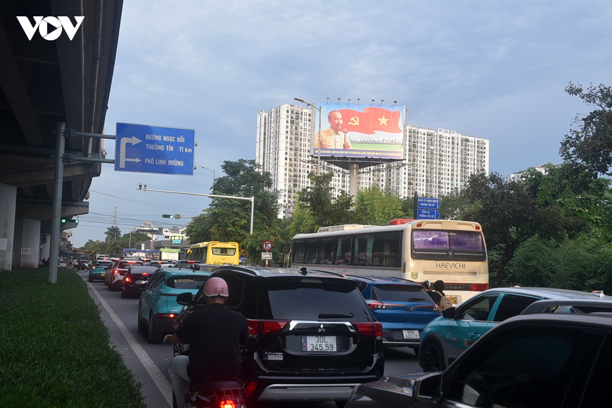 vanh dai 3 tren cao dong nghet, csgt phan luong vao lan khan cap hinh anh 10