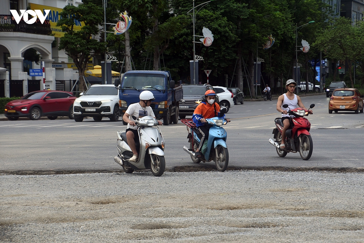 Duong vo chi cong - hoang minh thao van chua tham nhua xong sau khi lam cong ngam hinh anh 8