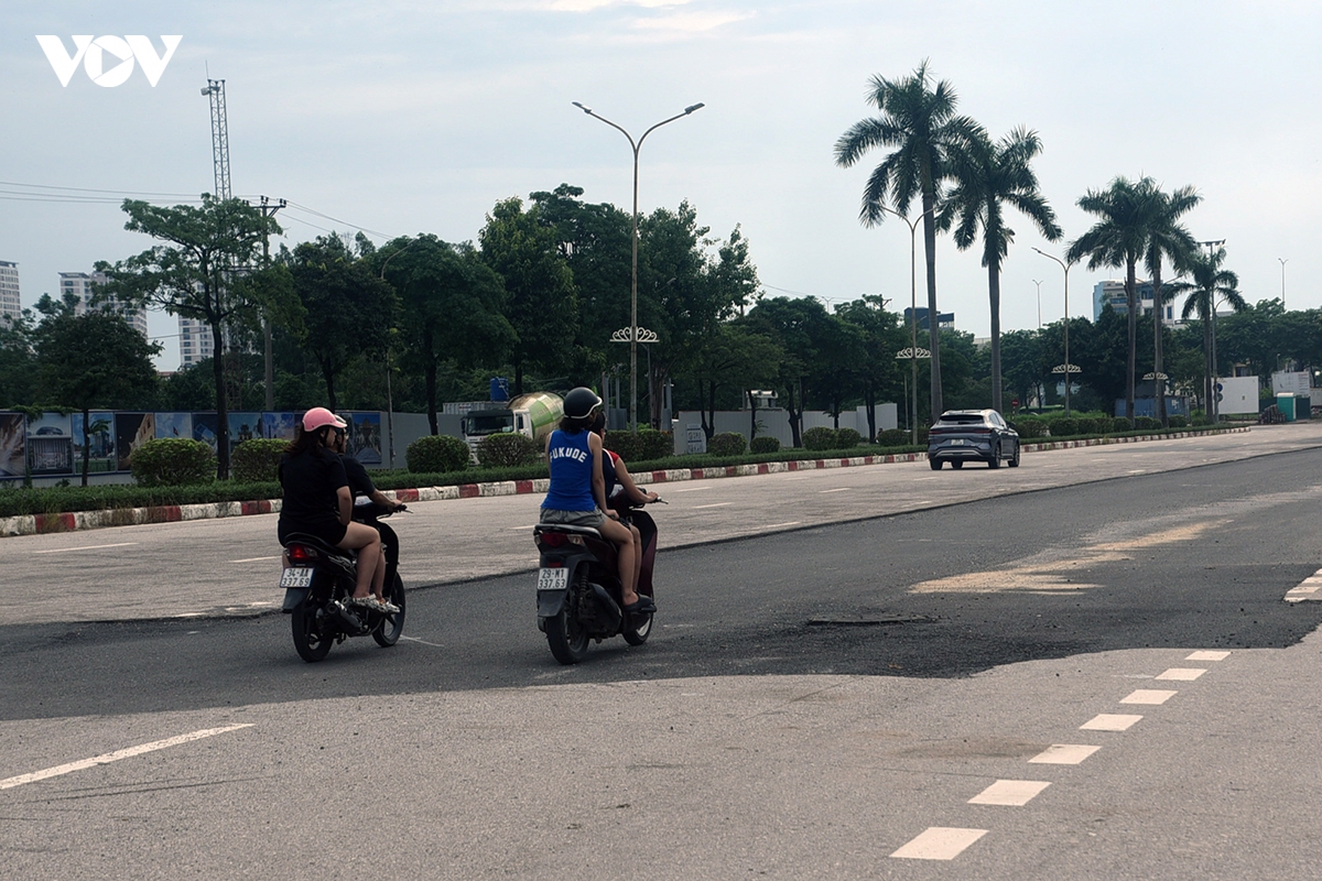 Duong vo chi cong - hoang minh thao van chua tham nhua xong sau khi lam cong ngam hinh anh 15