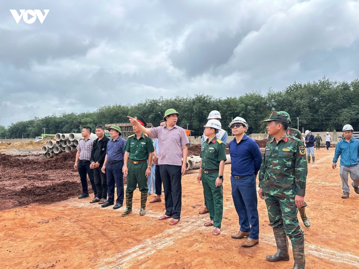 gia lai chay dua voi thoi gian de hoan thanh du an truong lien cap o bien gioi hinh anh 4