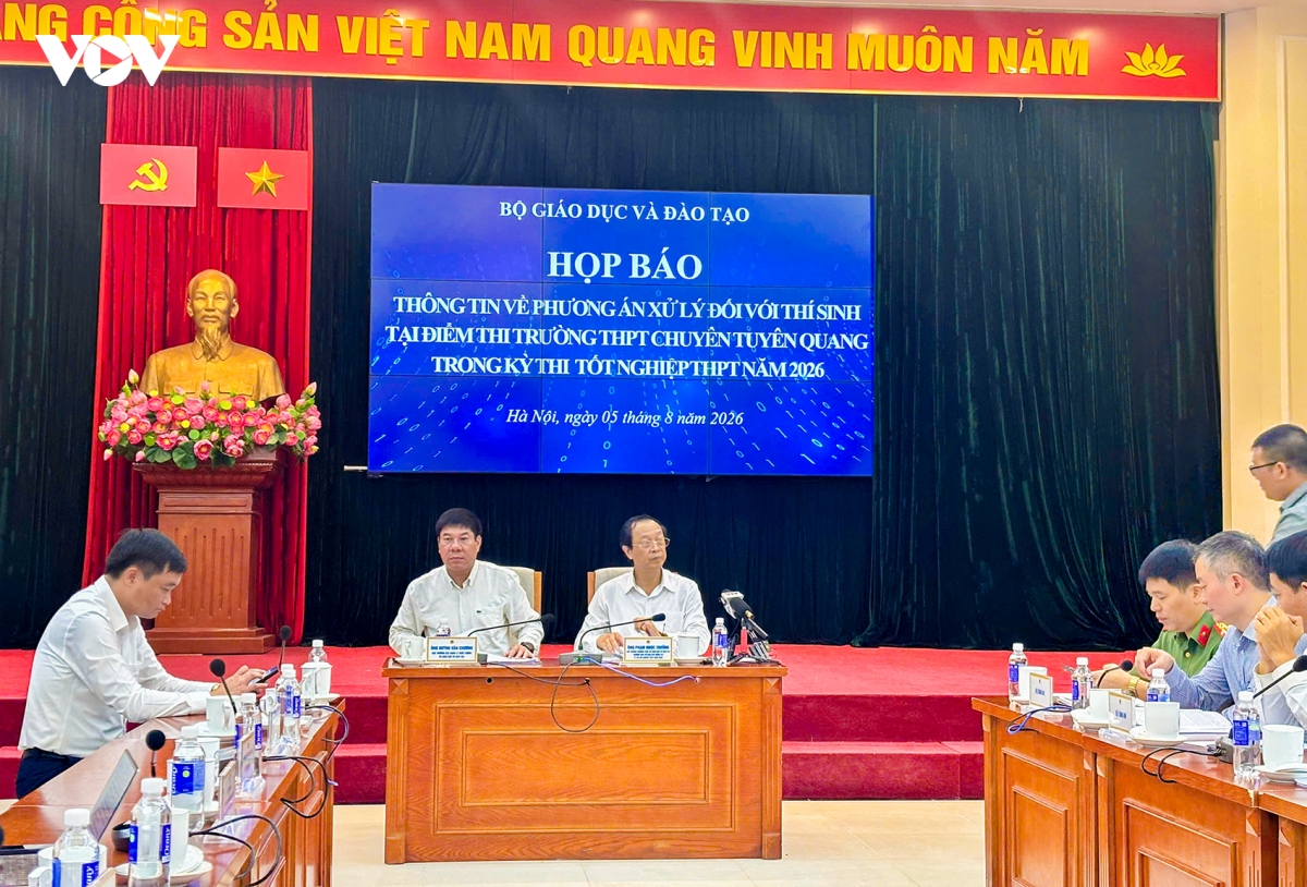 bo giao duc - Dao tao giai bai toan kho tai diem thi thpt chuyen tuyen quang hinh anh 1