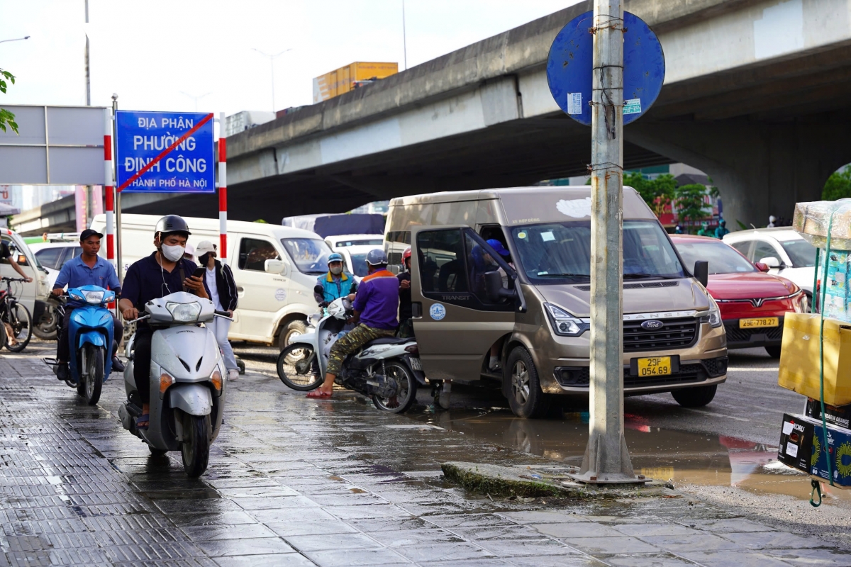 dong xe co roi ha noi di nghi le 2 9, cac cua ngo un u keo dai hinh anh 11