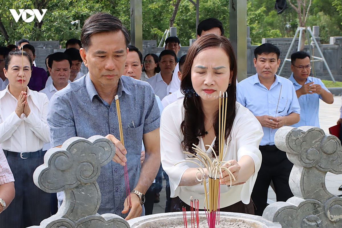 dang huong tuong niem 85 nam ngay tong bi thu ha huy tap hy sinh hinh anh 1