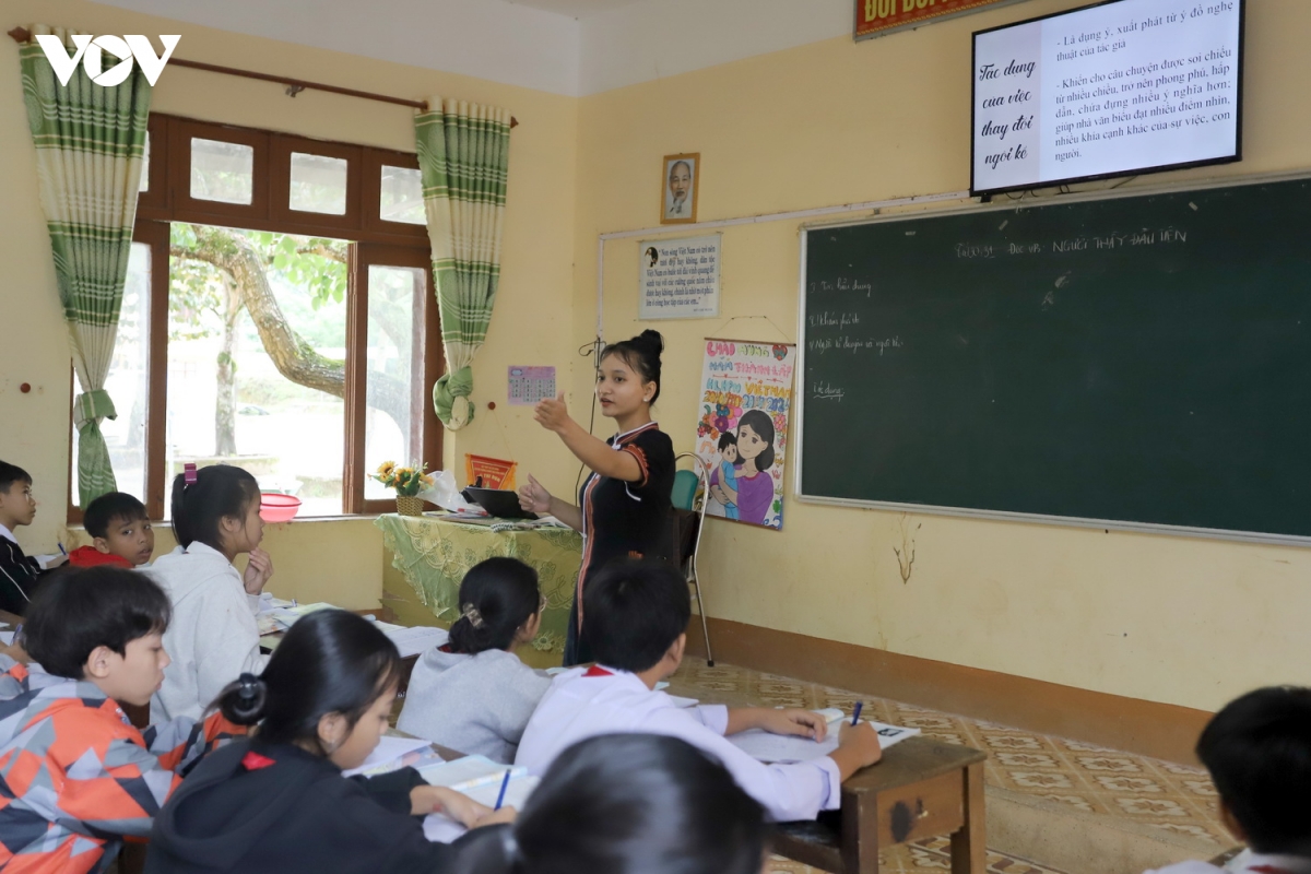Da nang ho tro tien an, sach vo cho hoc sinh noi tru o bien gioi hinh anh 1