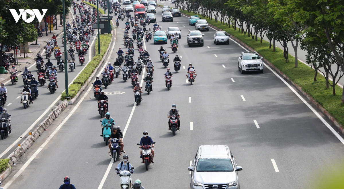 tp.hcm tam cam nhieu tuyen duong quanh toa nha saigon centre hinh anh 1