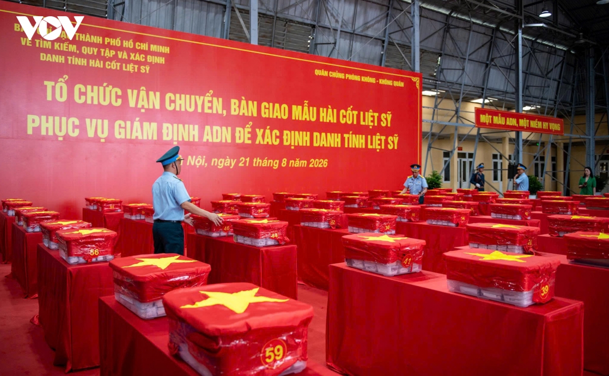 chuyen bay dua 7.104 mau hai cot liet si giam dinh adn da den ha noi hinh anh 5