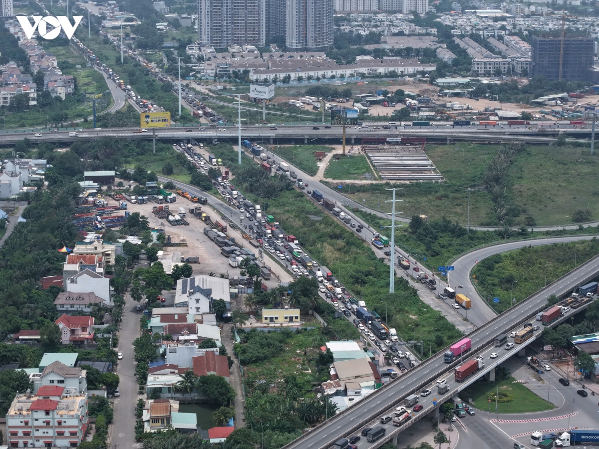 giao thong cua ngo tp.hcm ap luc, nhieu tuyen duong un u keo dai hinh anh 12