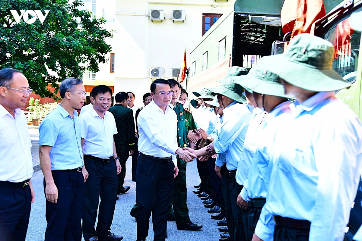 40 can bo, chien si nghe an xuat quan sang lao tim kiem, quy tap hai cot liet si hinh anh 1