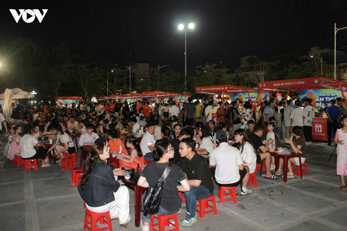 khai truong pho di bo, am thuc dem thanh pho hai phong hinh anh 4