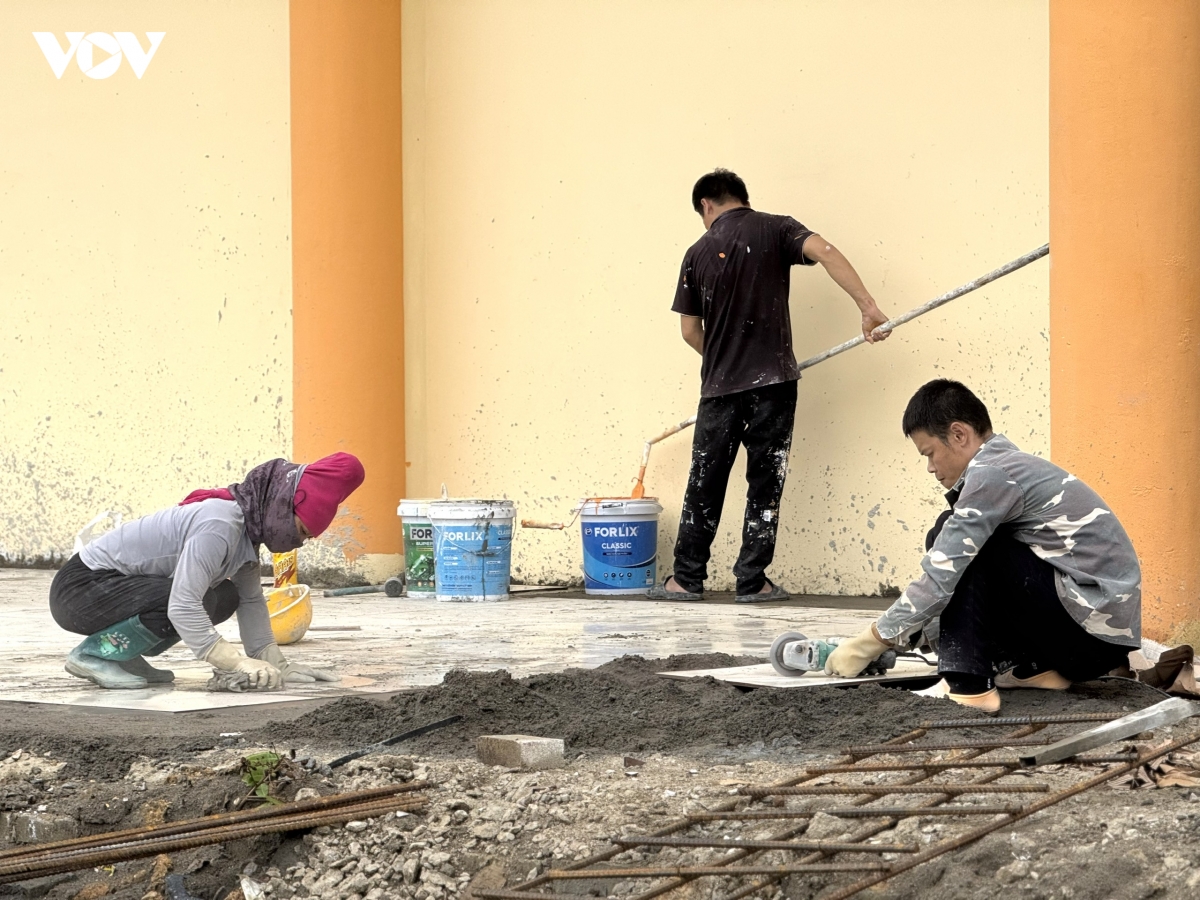 Ap luc gia vat lieu tang cao, son la siet chat quan ly thi truong hinh anh 3