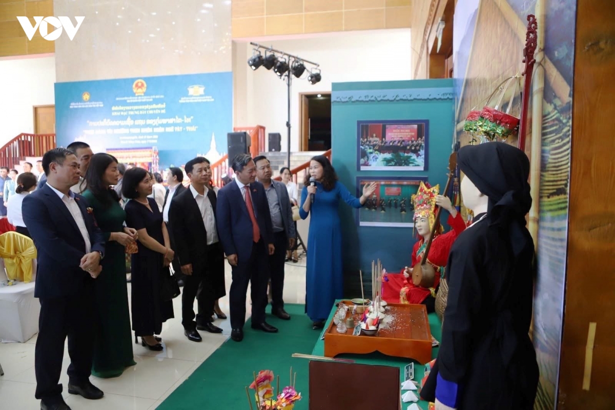 Dua di san then vuot bien gioi, ket noi van hoa viet nam - lao hinh anh 2