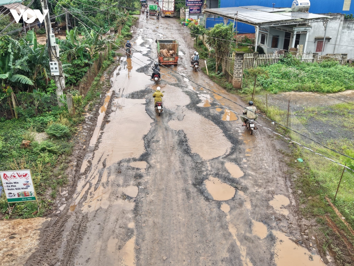 Dak lak tinh lo 10 xuong cap vi xe cho vat lieu thi cong cao toc hinh anh 2