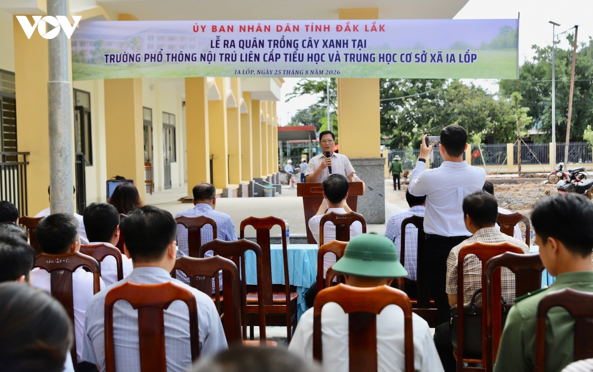 Dak lak dong loat ra quan trong cay tai cac truong noi tru bien gioi hinh anh 3