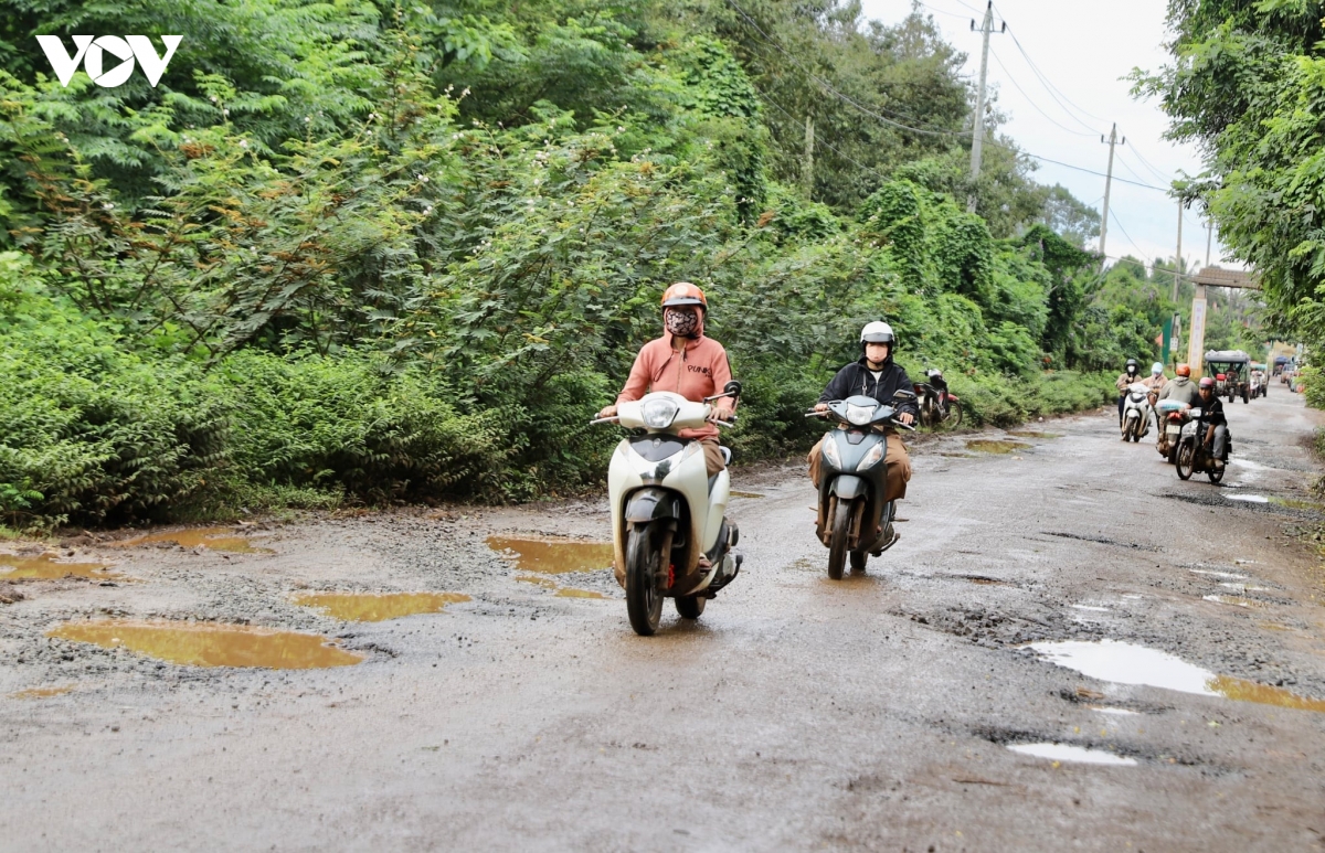 Dak lak tinh lo 10 xuong cap vi xe cho vat lieu thi cong cao toc hinh anh 4