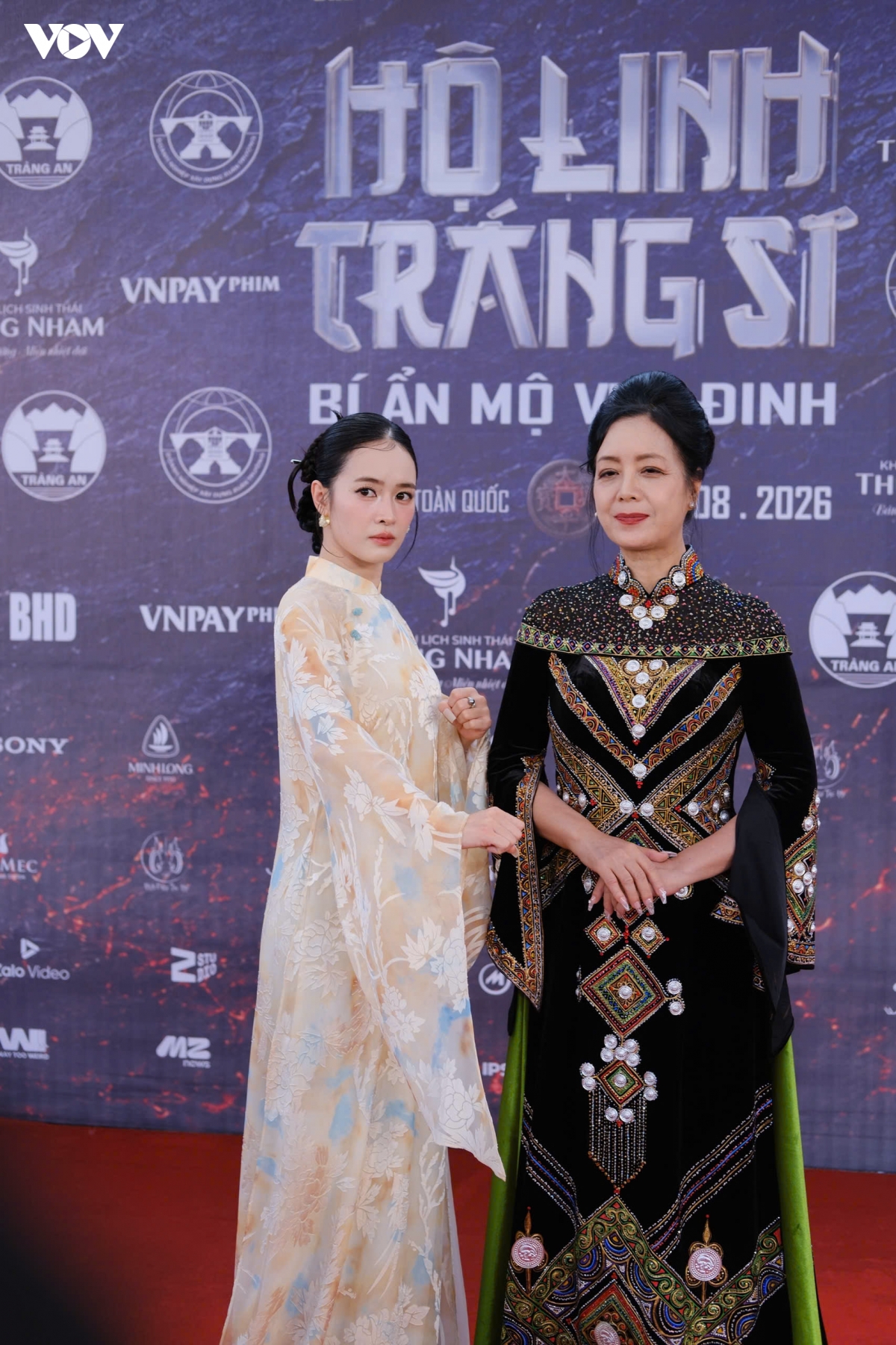 johnny tri nguyen cung dan sao tren tham do ho linh trang si hinh anh 12