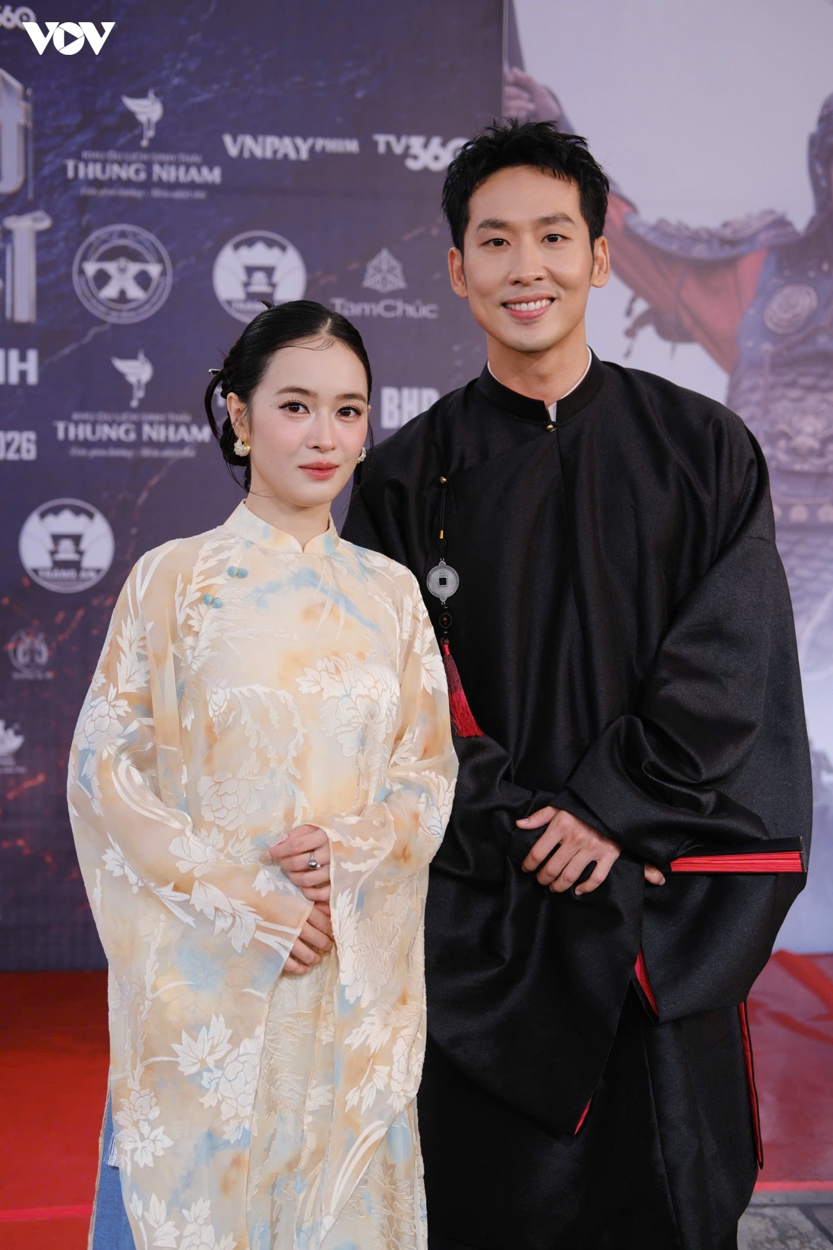 johnny tri nguyen cung dan sao tren tham do ho linh trang si hinh anh 5