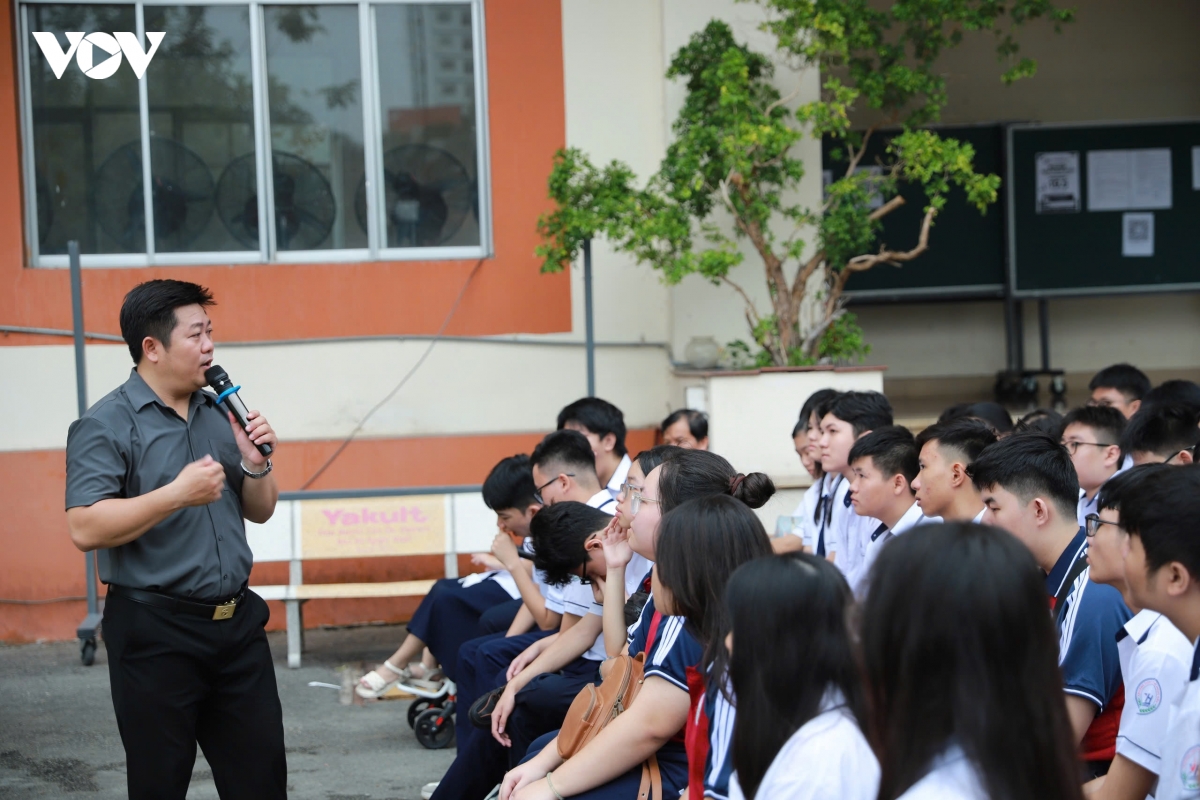 hoc sinh tp.hcm tuu truong som, hon 2,62 trieu em buoc vao nam hoc moi hinh anh 5