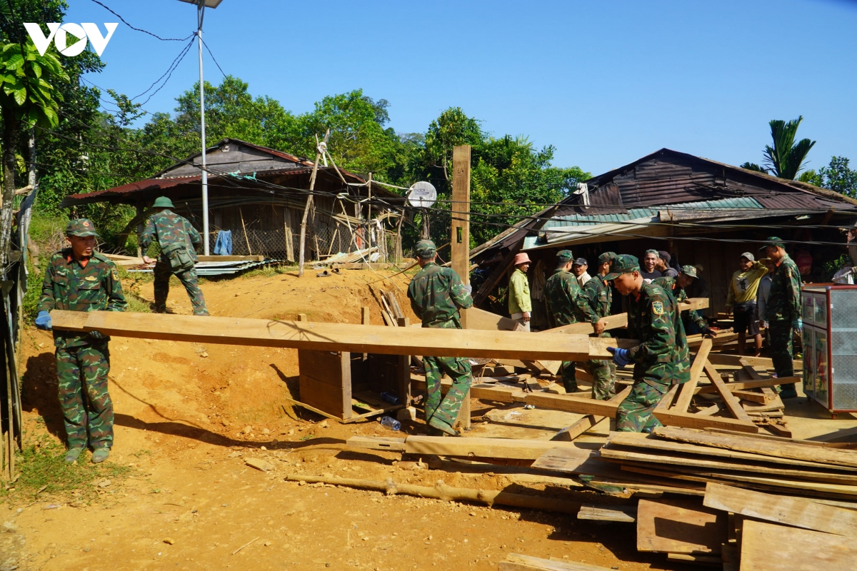 nam tra my gap rut dung lang moi, dua dan khoi vung sat lo truoc mua mua hinh anh 1