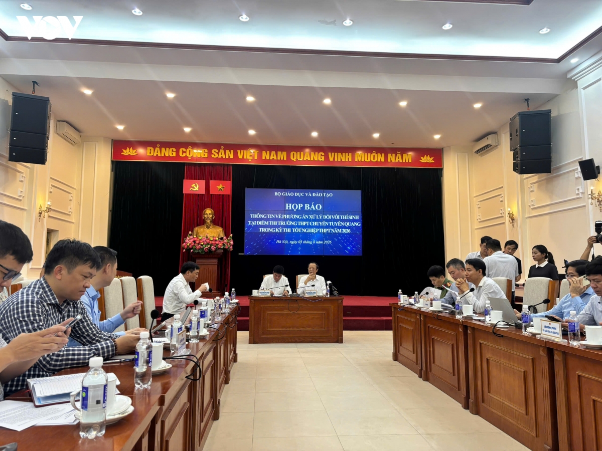 hop-bao-vu-diem-thi-chuyen-tuyen-quang-1.jpg