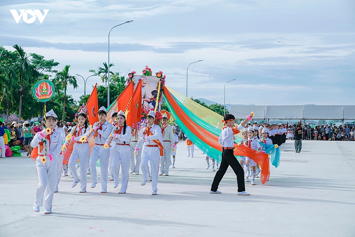 khoanh khac ron rang cua thieu nhi nghe an chao mung quoc khanh 2 9 hinh anh 3