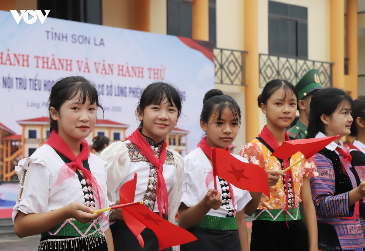 hai ngoi truong noi tru lien cap vung bien gioi son la ve dich hinh anh 3