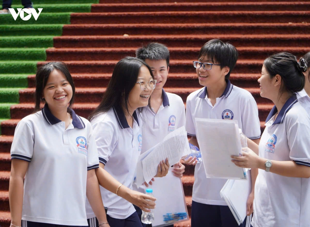 hoc sinh tp.hcm tuu truong som nhat ngay 17 8 hinh anh 1