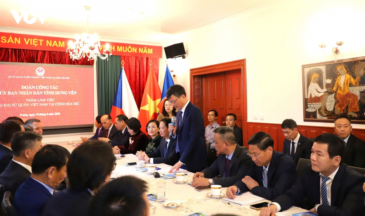 hung yen day manh xuc tien thuong mai va dau tu tai cong hoa sec hinh anh 2