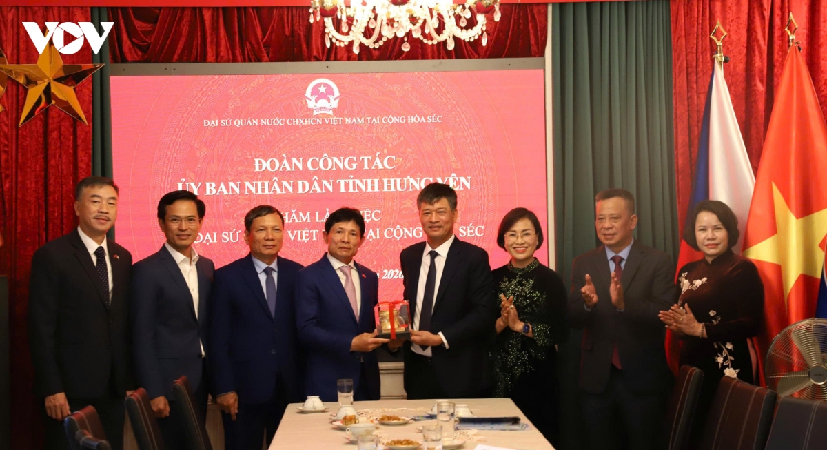 hung yen day manh xuc tien thuong mai va dau tu tai cong hoa sec hinh anh 4