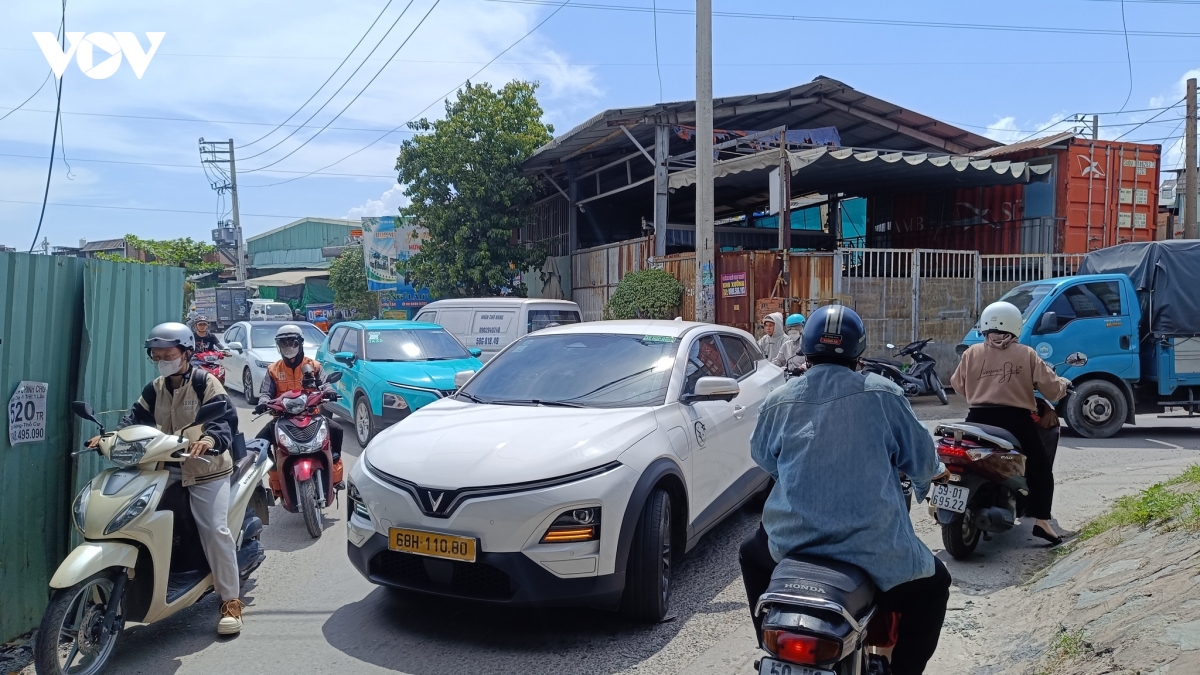 chan cau binh thuan ngon ngang, duong xuong cap, nguoi dan di lai kho so hinh anh 5