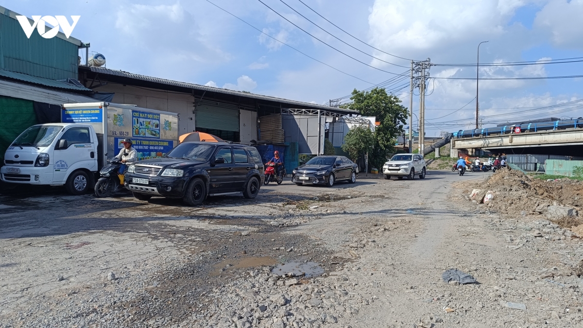 chan cau binh thuan ngon ngang, duong xuong cap, nguoi dan di lai kho so hinh anh 9
