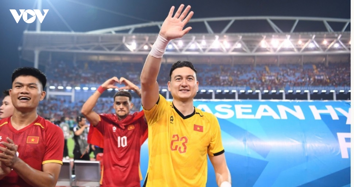 kim sang-sik fights back tears as vietnam celebrate asean cup 2026 triumph picture 2
