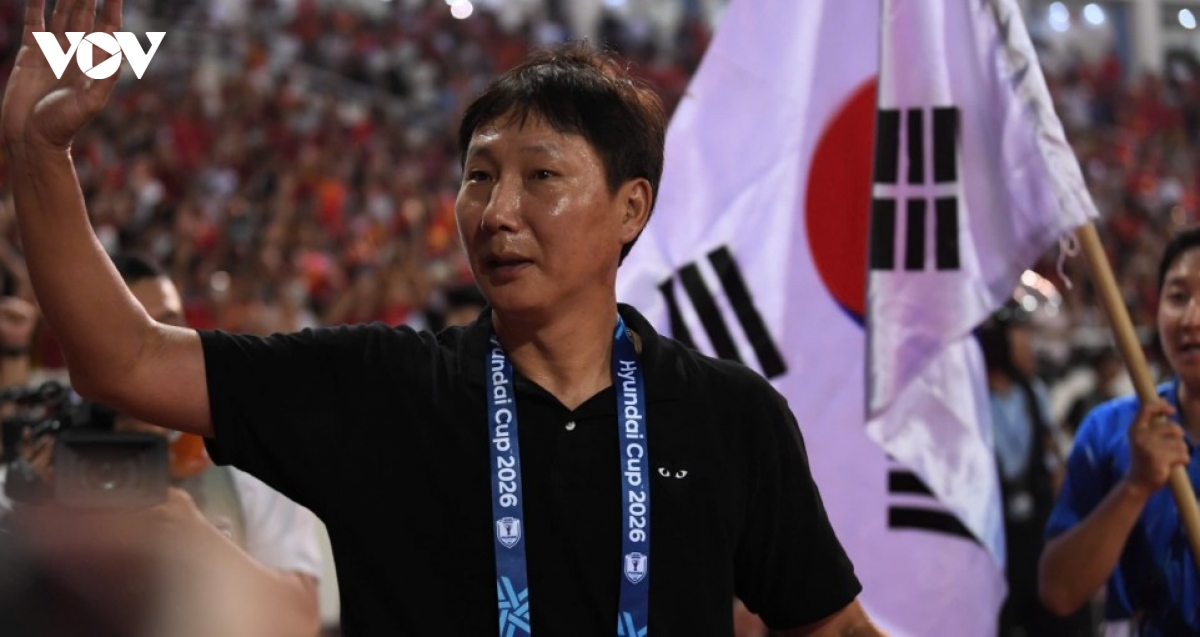 kim sang-sik fights back tears as vietnam celebrate asean cup 2026 triumph picture 8
