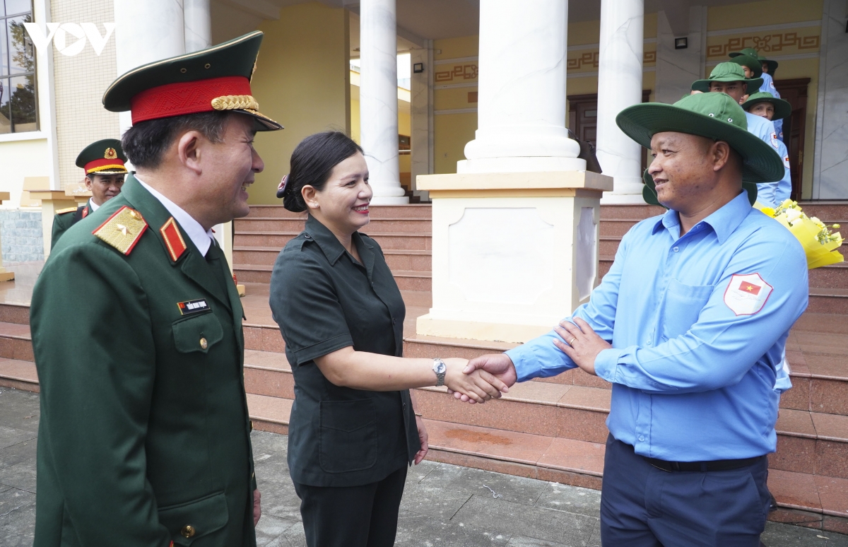 Doi k53 xuat quan thuc hien tim kiem, quy tap hai cot liet si tai lao, campuchia hinh anh 1