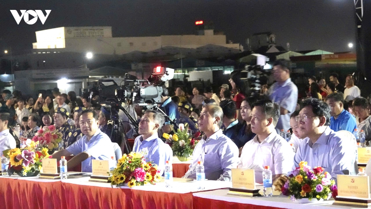 khai mac le hoi cau ngu cac van chai phan thiet hinh anh 2