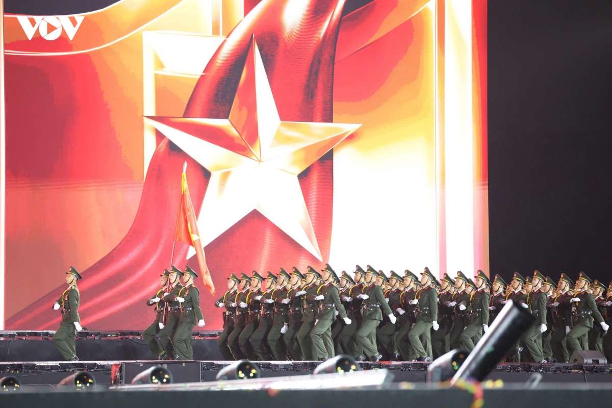 hang chuc ngan nguoi tham du concert to quoc trong tim hinh anh 6