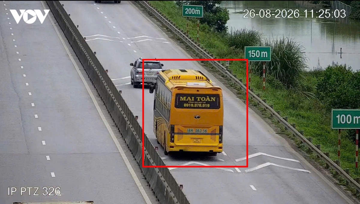 cuc csgt len tieng ve cac tinh huong khong giu khoang cach an toan tren cao toc hinh anh 1