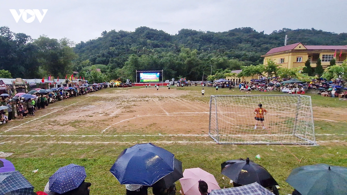 lam thuong ron rang cac hoat dong mo dau le hoi van hoa cac dan toc hinh anh 3