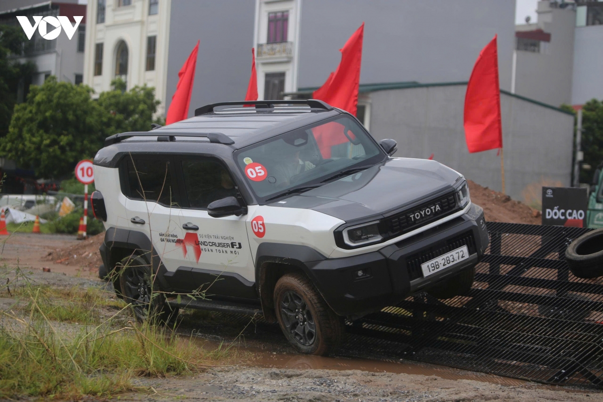 toyota land cruiser fj thu nghiem sa hinh off-road lay loi hinh anh 7