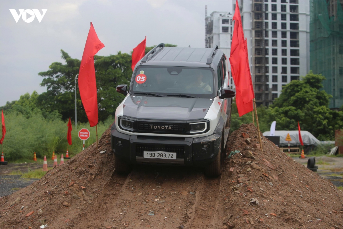 toyota land cruiser fj thu nghiem sa hinh off-road lay loi hinh anh 5